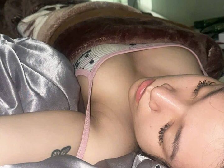 Ảnh 2 của Em Thư Sờ Quýt bị người yêu địt tung lồn rồi chia tay